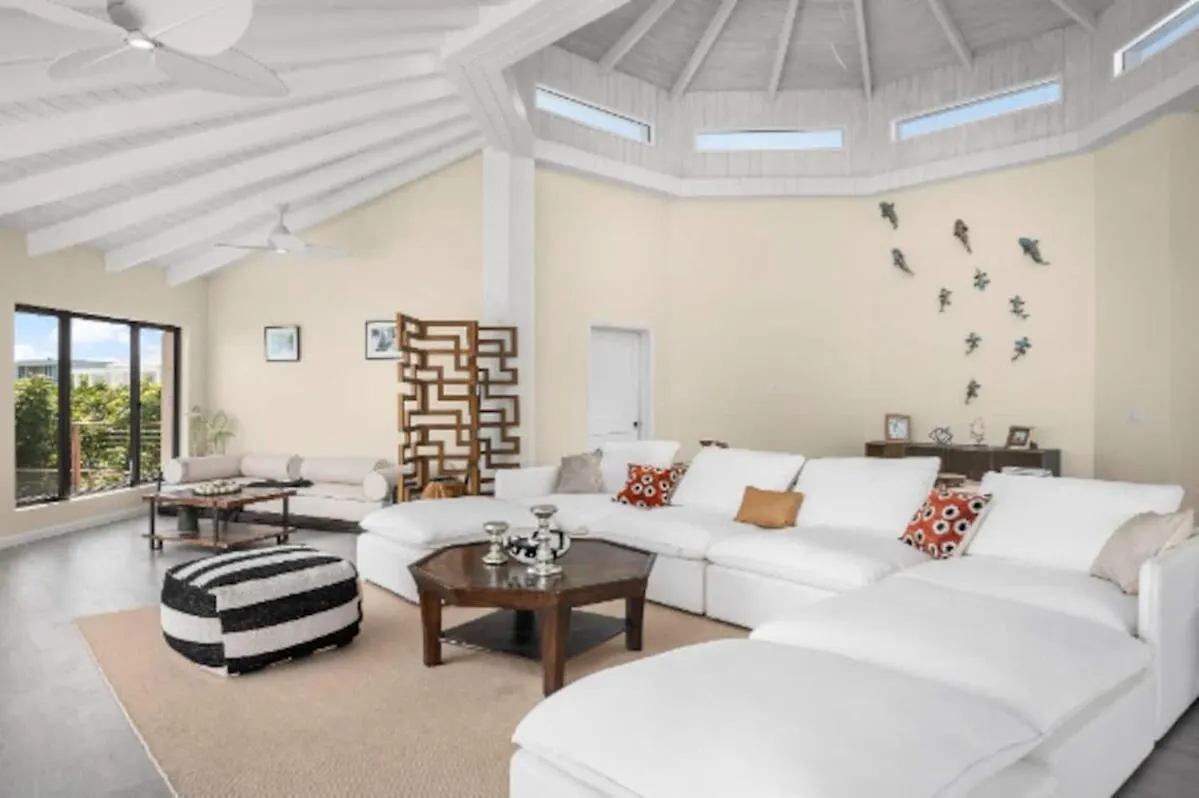 Villa Stunning Villa, Private Beach, Pool, Guest House, Dock Providenciales