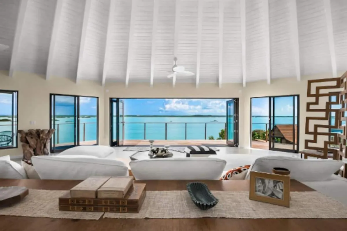 Stunning Villa, Private Beach, Pool, Guest House, Dock Providenciales