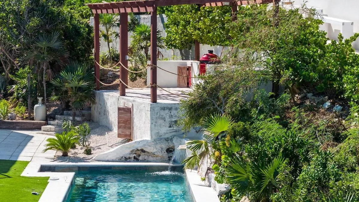 Stunning Villa, Private Beach, Pool, Guest House, Dock Providenciales