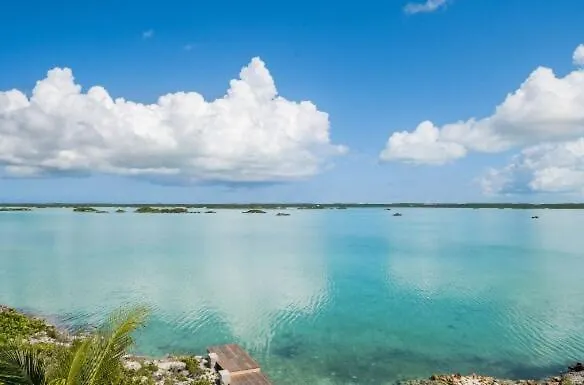 Villa Stunning Villa, Private Beach, Pool, Guest House, Dock Providenciales