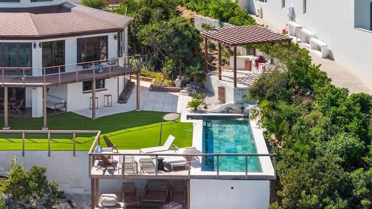 Stunning Villa, Private Beach, Pool, Guest House, Dock Providenciales