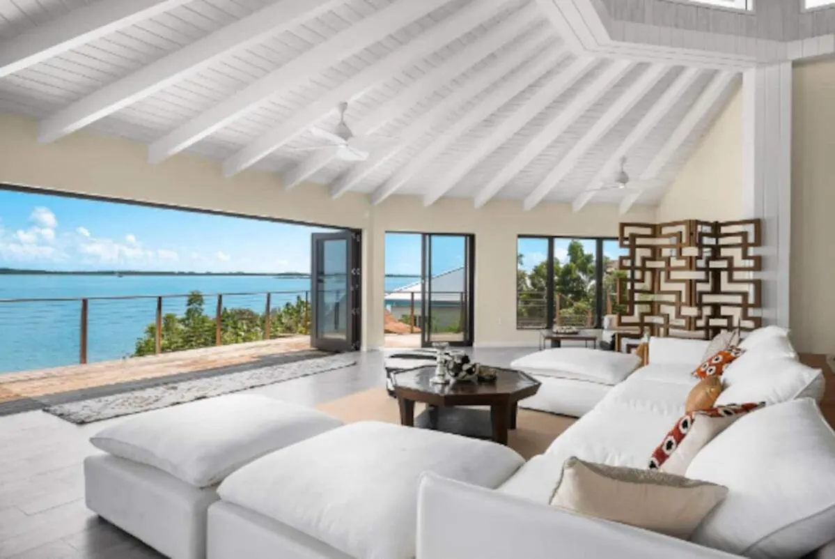 Stunning Villa, Private Beach, Pool, Guest House, Dock Providenciales